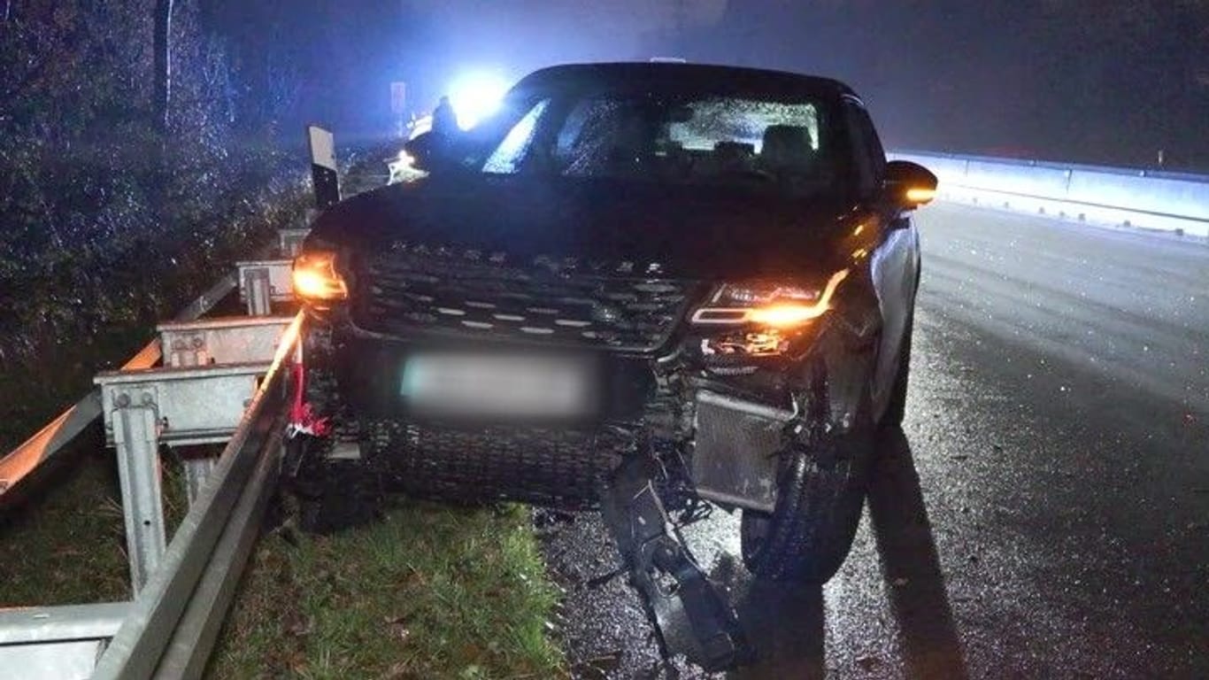 Der verunfallte Audi auf der A42: Ein Überholmanöver ging schief.