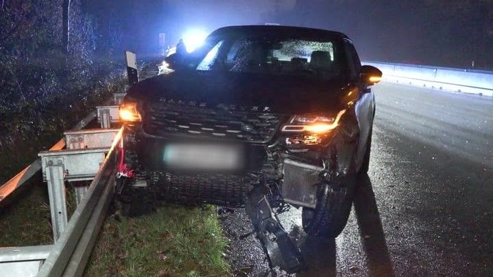 Der verunfallte Audi auf der A42: Ein Überholmanöver ging schief.