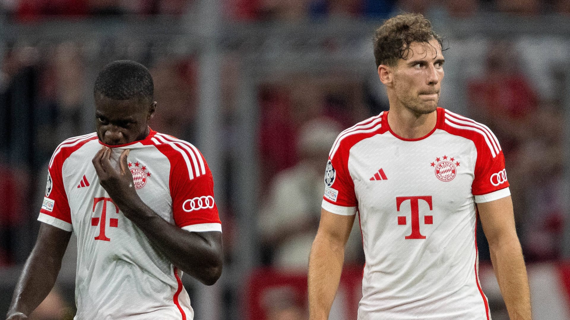 Dayot Upamecano (links) und Leon Goretzka: Die beiden angeschlagenen Bayern-Star sind zumindest mit nach Dortmund gereist. Dayot Upamecano (links) und Leon Goretzka: Die beiden angeschlagenen Bayern-Star sind zumindest mit nach Dortmund gereist.