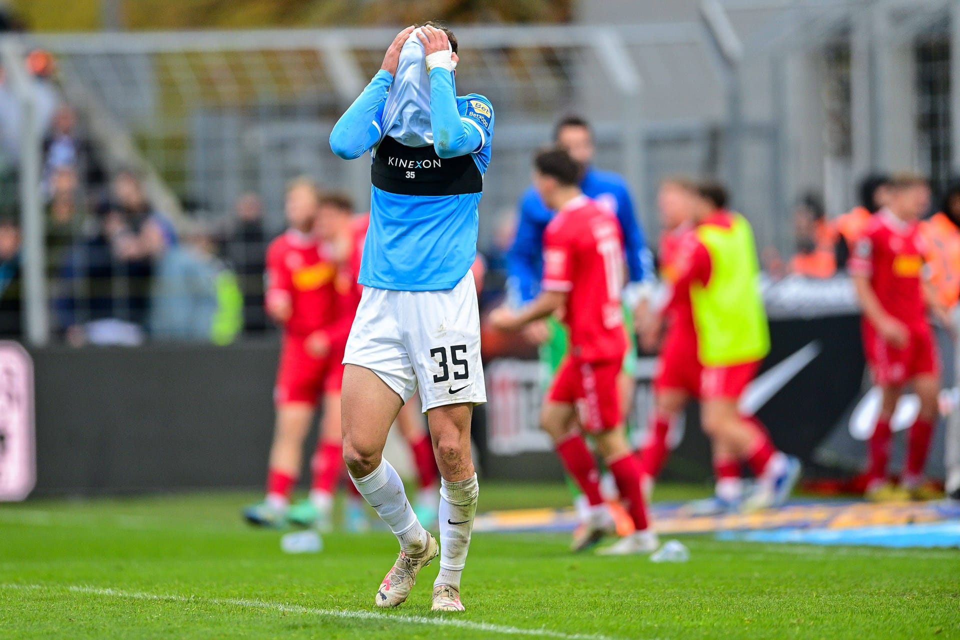 Bild mit Symbolcharakter: Bei 1860 München um Michael Glück läuft dieser Tage einiges schief.