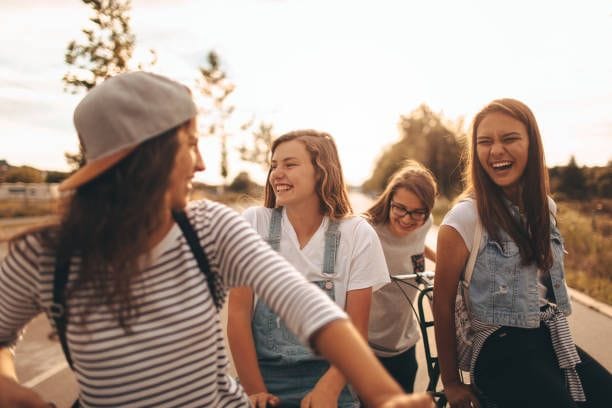 Mädchen in der Pubertät: Hierzulande bekommen Mädchen ihre erste Menstruation im Durchschnitt bereits mit zwölf Jahren.