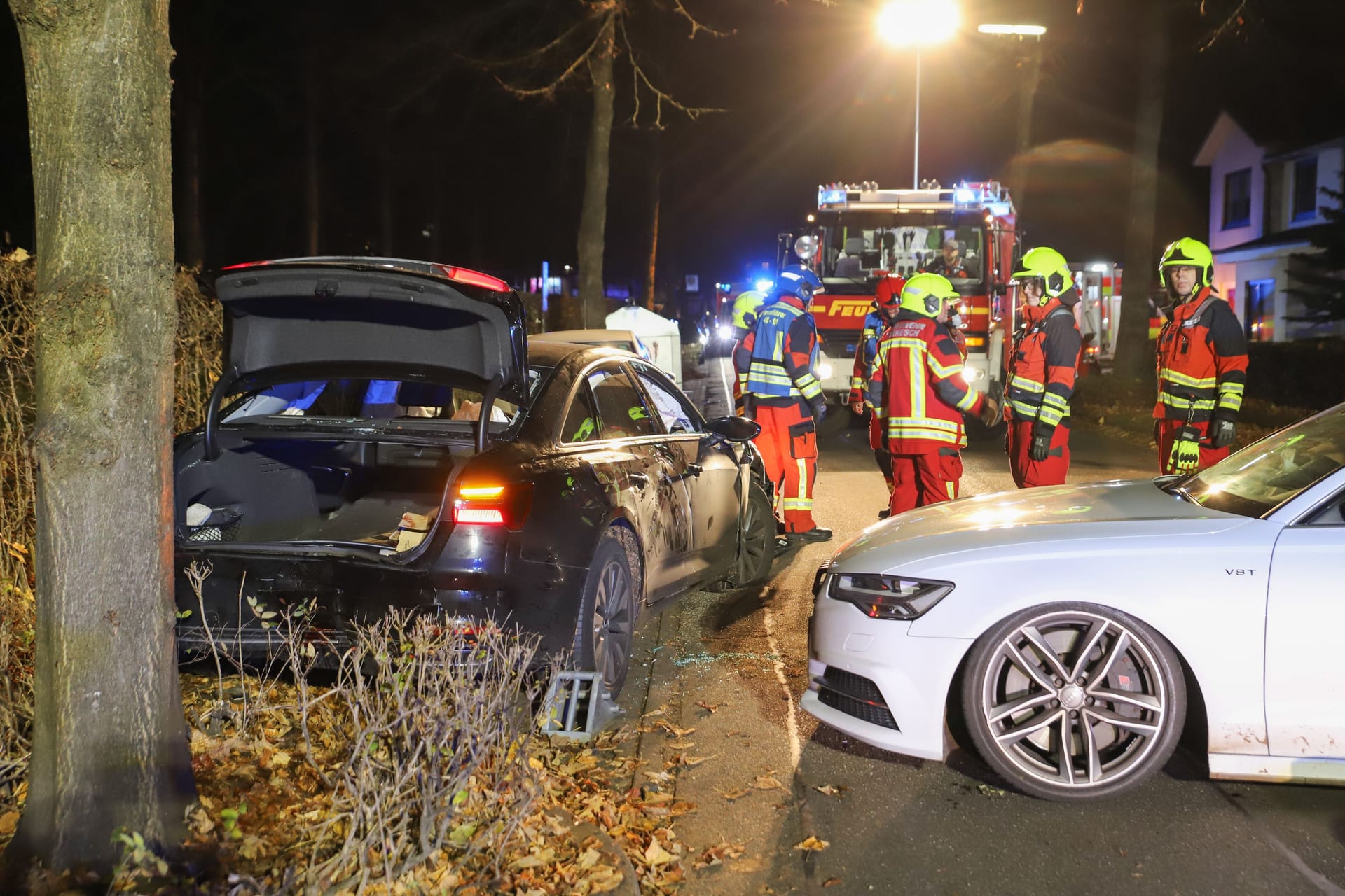 Ein alkoholisierter Autofahrer hat in Tornesch einen folgenschweren Unfall verursacht, bei dem ein bekannter DJ lebensgefährliche Verletzungen erlitt.