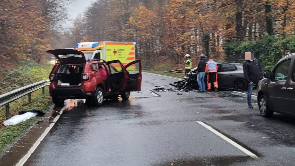 Unfallstelle auf der B73: Die Strecke war für mehrere Stunden gesperrt.