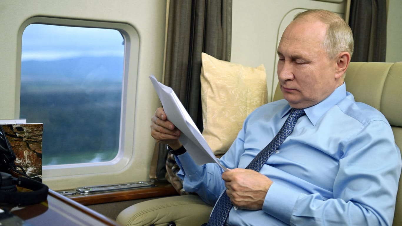 Wladimir Putin: Russlands Herrscher soll angeblich durch einen Doppelgänger ersetzt worden sein.