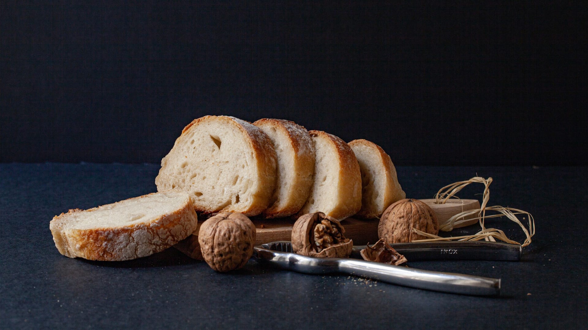 Mit Walnüssen bekommt Baguette eine aromatische Note.