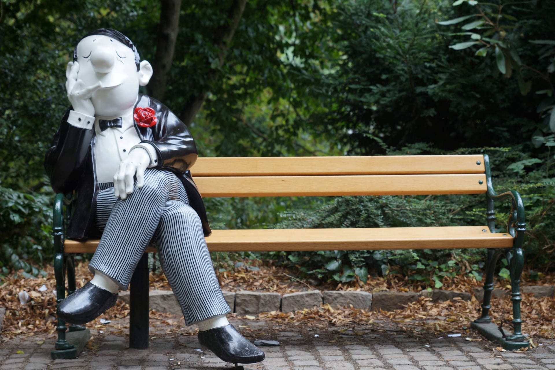 Knollennasenmann auf dem Loriotplatz in Bremen: Auch hier können Sie sich an Loriot erinnern.