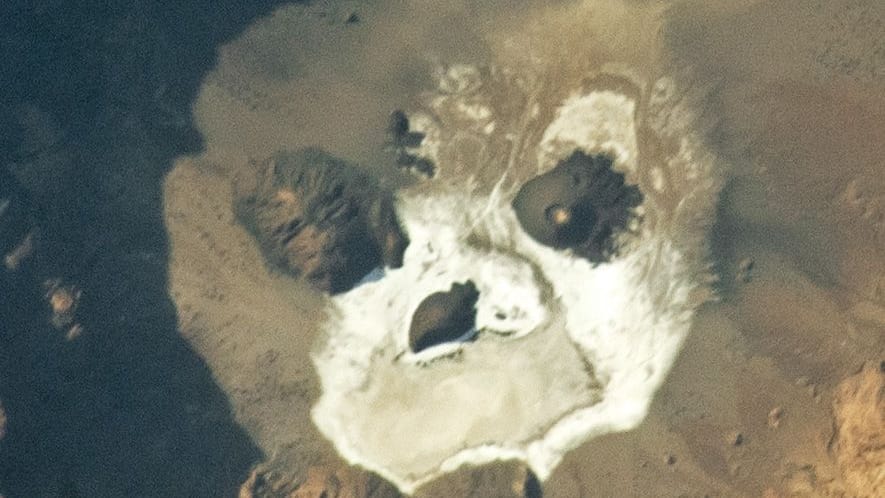 Der "Totenkopf": Das mysteriöse Objekt befindet sich auf der Erde.