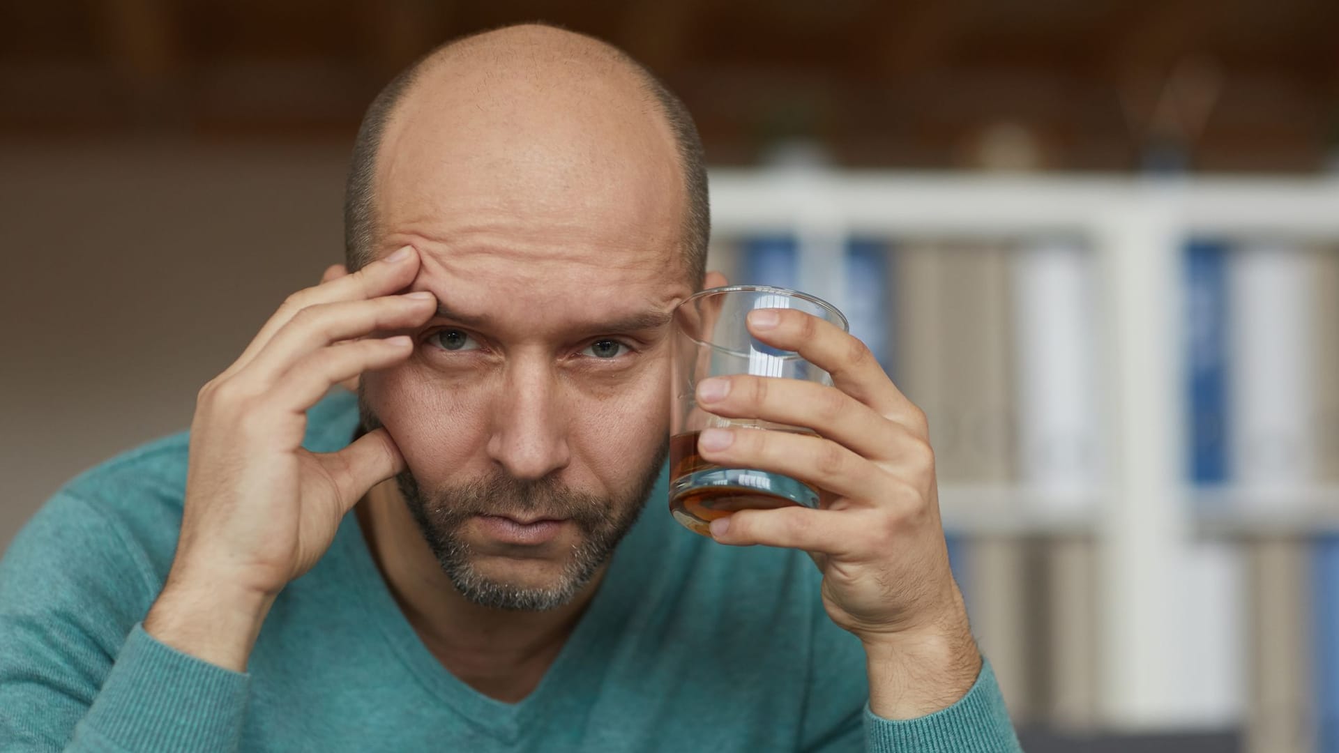 Der Konsum von Softdrinks und anderen süßen Getränken begünstigt laut einer Studie bei jüngeren Männern Haarausfall.