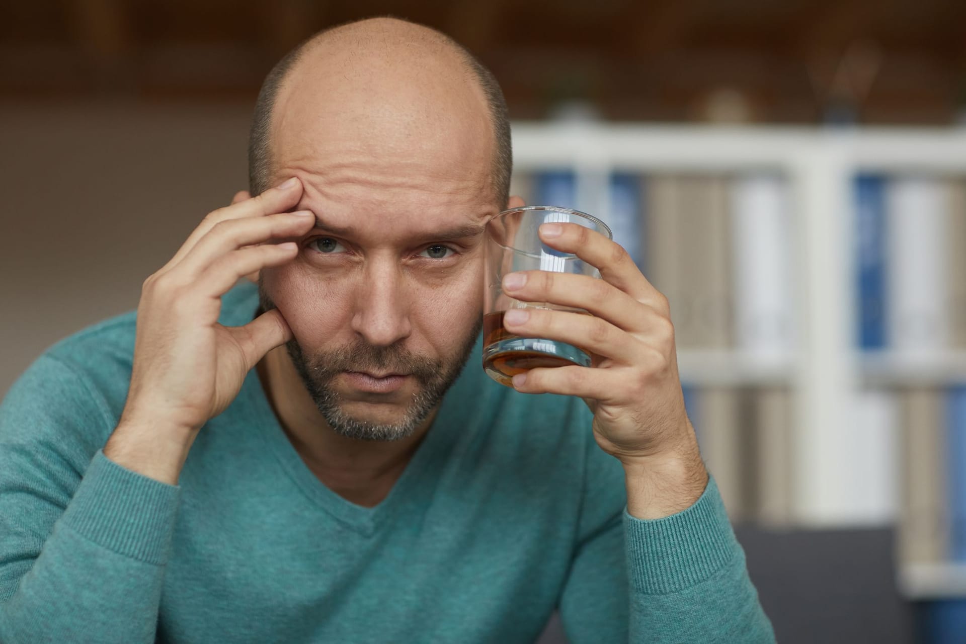 Der Konsum von Softdrinks und anderen süßen Getränken begünstigt laut einer Studie bei jüngeren Männern Haarausfall.