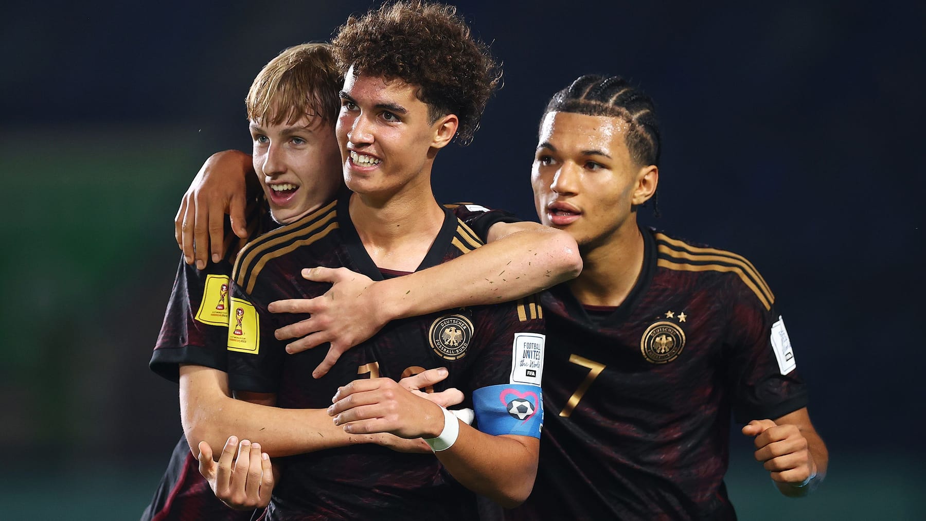 Germany dominates – early in the Round of 16