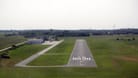 Luftaufnahme des Flugplatzes auf Norderney: Der Brandschaden ist enorm.