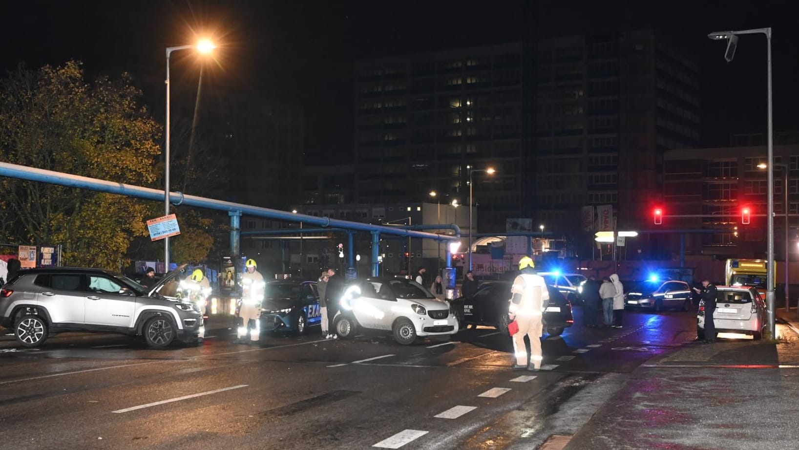 Massenkarambolage in Berlin: Mehrere Autos krachten ineinander.