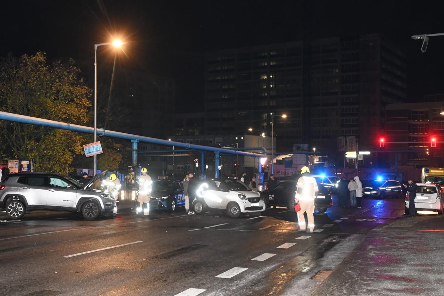 Massenkarambolage in Berlin: Mehrere Autos krachten ineinander.