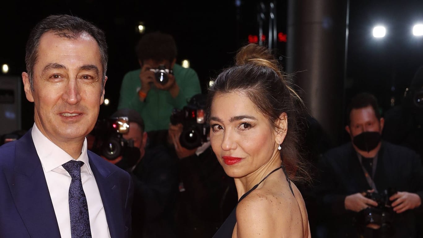 Cem Özdemir mit Ehefrau Pia Maria Castro: Hier gemeinsam auf dem roten Teppich bei der Eröffnung der 72. Berlinale 2022