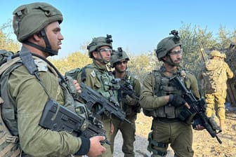 Israelische Soldaten im Gazastreifen: Die Truppen rücken immer weiter vor.
