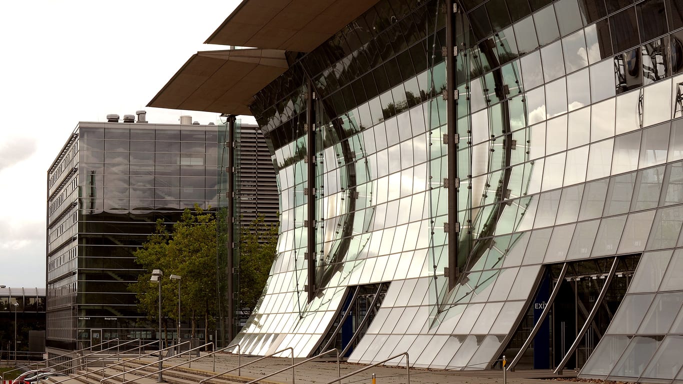 Der Deutsche Pavillon der Expo 2000 (Archivfoto): Das Gebäude stand jahrelang leer, nun könnte es für Kunstausstellung genutzt werden.