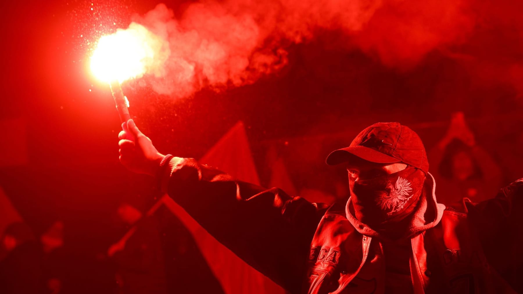 Dziesiątki tysięcy nacjonalistów maszerują w Warszawie