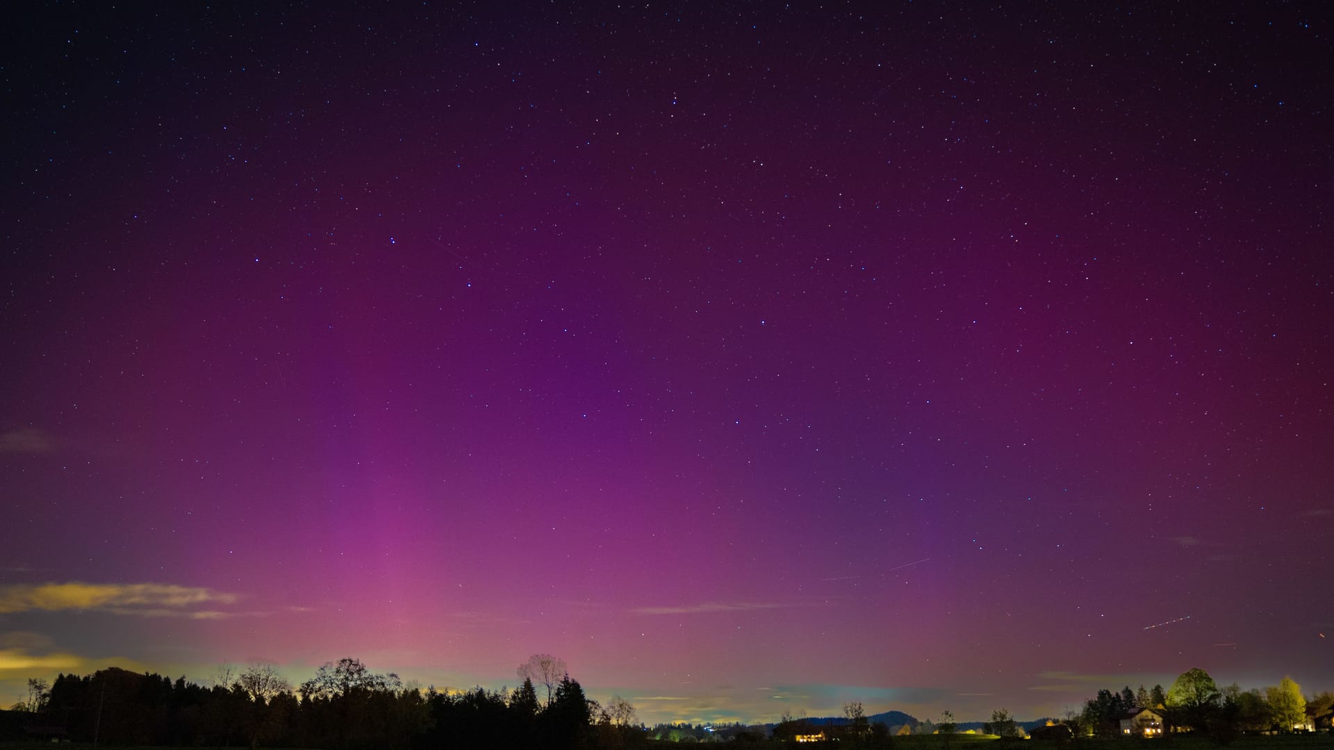 Spektakuläres Naturschauspiel im Kreis Miesbach: Am Sonntagabend war bei Fischbachau das Polarlicht zu sehen.