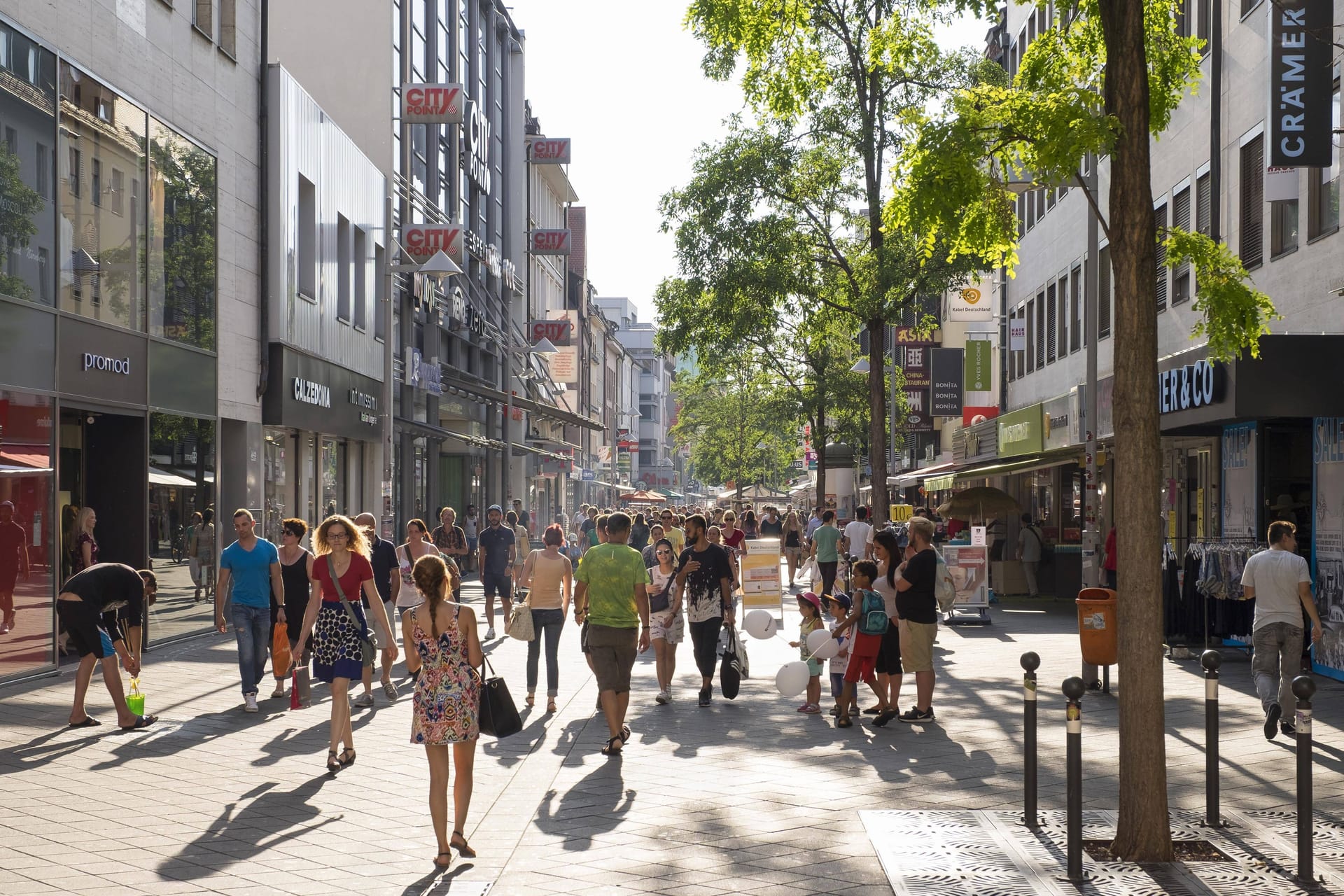 Die Breite Gasse in der Innenstadt (Archivbild): In Nürnberg leben Menschen mit 174 verschiedenen Staatsangehörigkeiten.