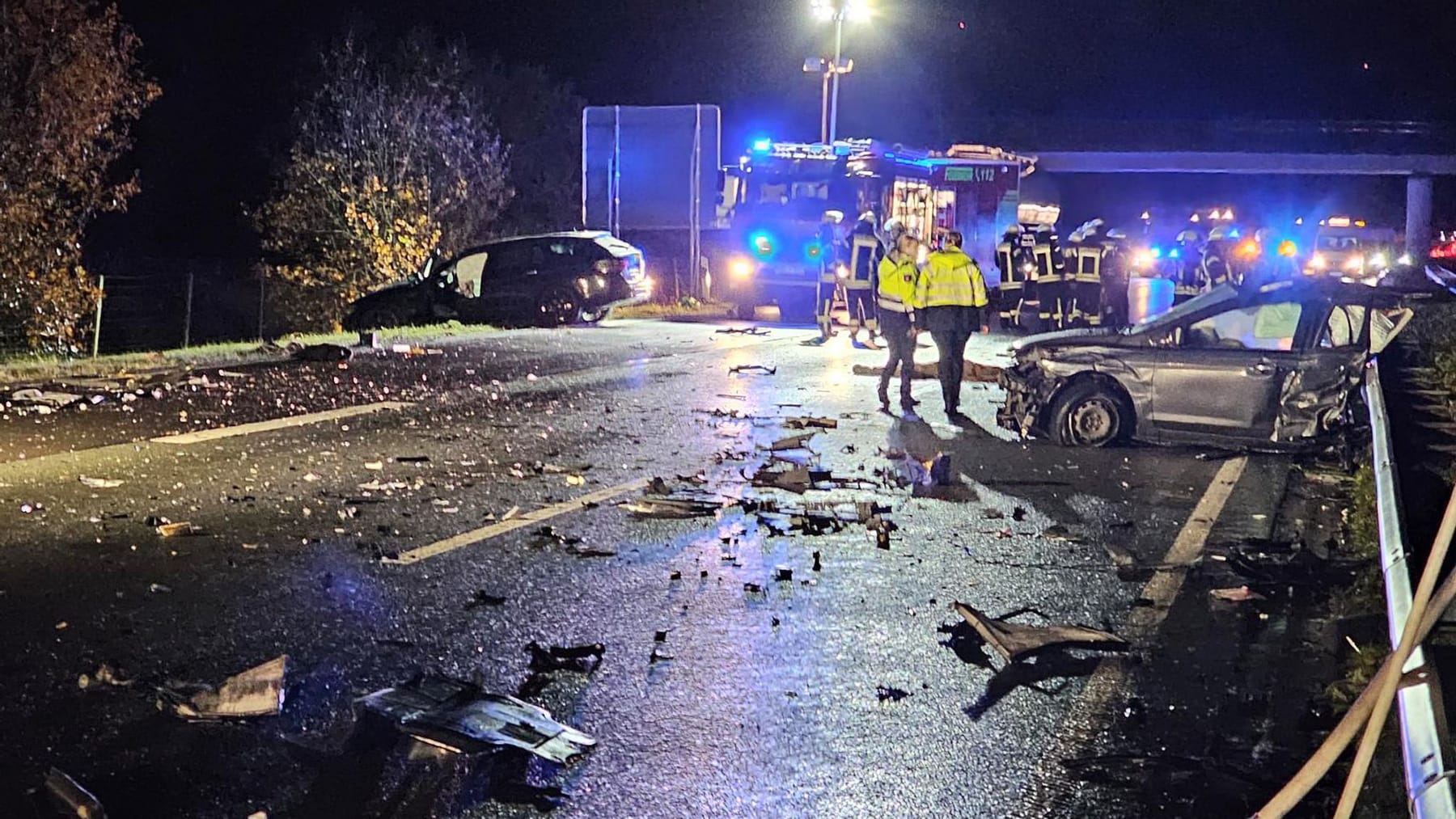 Lingen Im Kreis Emsland Zwei Tote Bei Schwerem Unfall Auf Der A31