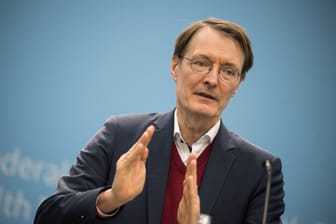 Gesundheitsminister Karl Lauterbach (SPD): "Saisonale Häufung mit bekannten Erregern".