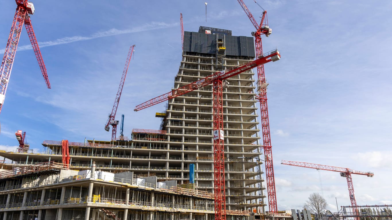 Baustelle des Elbtowers in Hamburg. Der Elbtower soll das dritthöchste Hochhaus Deutschlands werden.