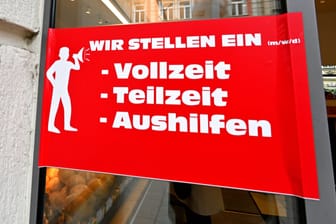 Eine Bäckerei sucht nach neuen Mitarbeitern (Symbolbild): In der gesamten Branche mangelt es an Personal.