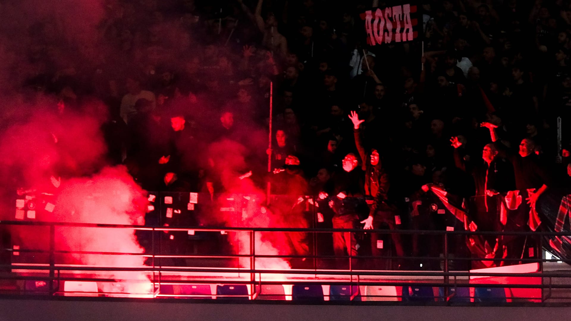 Fan-Krawalle in Neapel: Deutsche Fans benahmen sich bei ihrer Auswärtsfahrt daneben (Symbolbild)