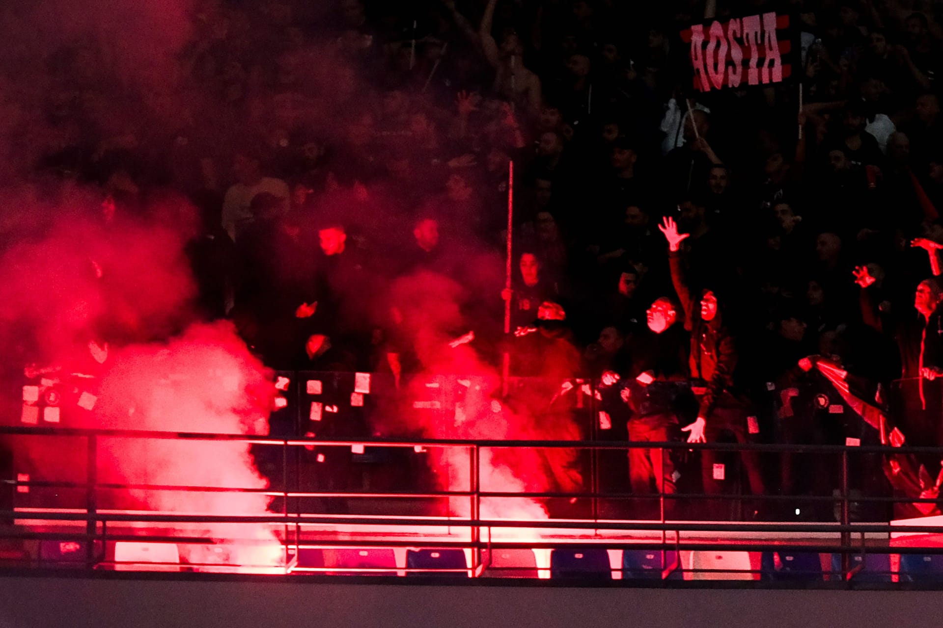 Fan-Krawalle in Neapel: Deutsche Fans benahmen sich bei ihrer Auswärtsfahrt daneben (Symbolbild)