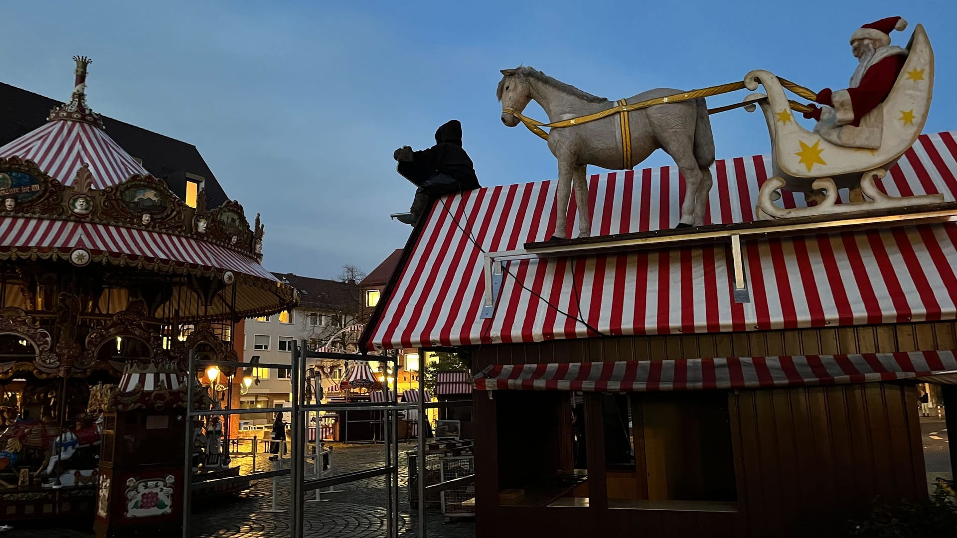 Die Kinderweihnacht ist wegen der liebevoll dekorierten Buden auch bei manchem Erwachsenen beliebt.