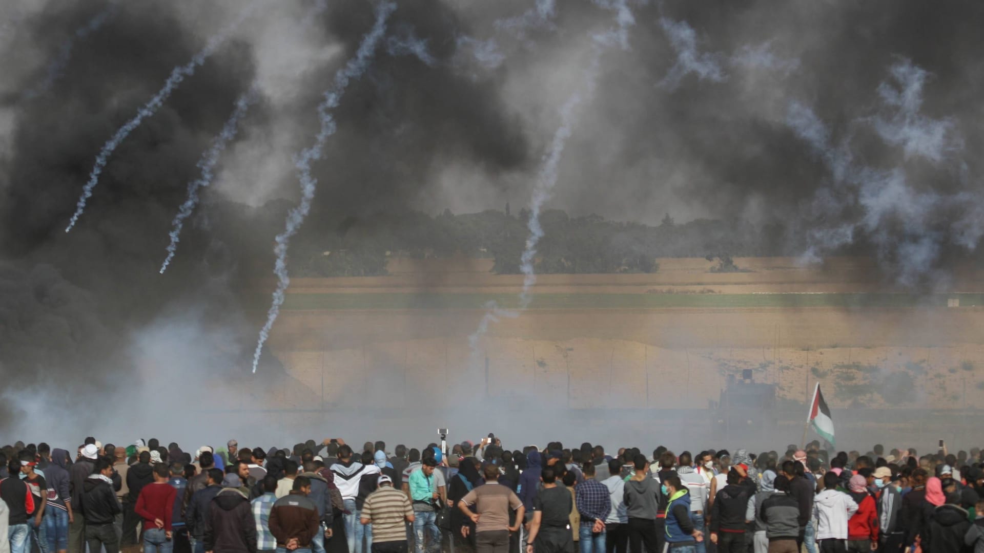 Eine der Protestaktionen der Palästinenser am Grenzzaun zu Israel (Archivbild).