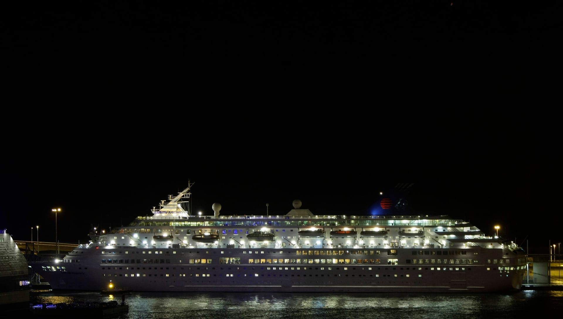 Auf der Louis Majesty wurde ein Mensch durch eine Monsterwelle getötet.