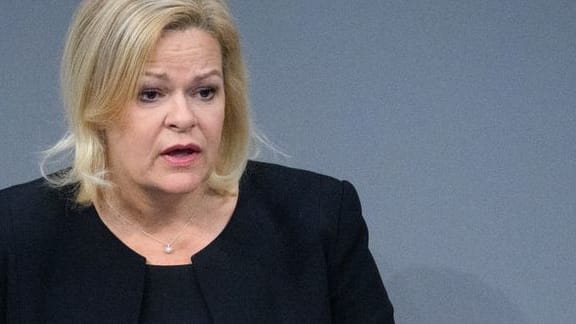 Nancy Faeser (SPD): "Wir stehen fest an der Seite Israels, und ich sage es in aller Deutlichkeit, dieser Tage darf es kein Aber geben." Nancy Faeser (SPD): "Wir stehen fest an der Seite Israels, und ich sage es in aller Deutlichkeit, dieser Tage darf es kein Aber geben."
