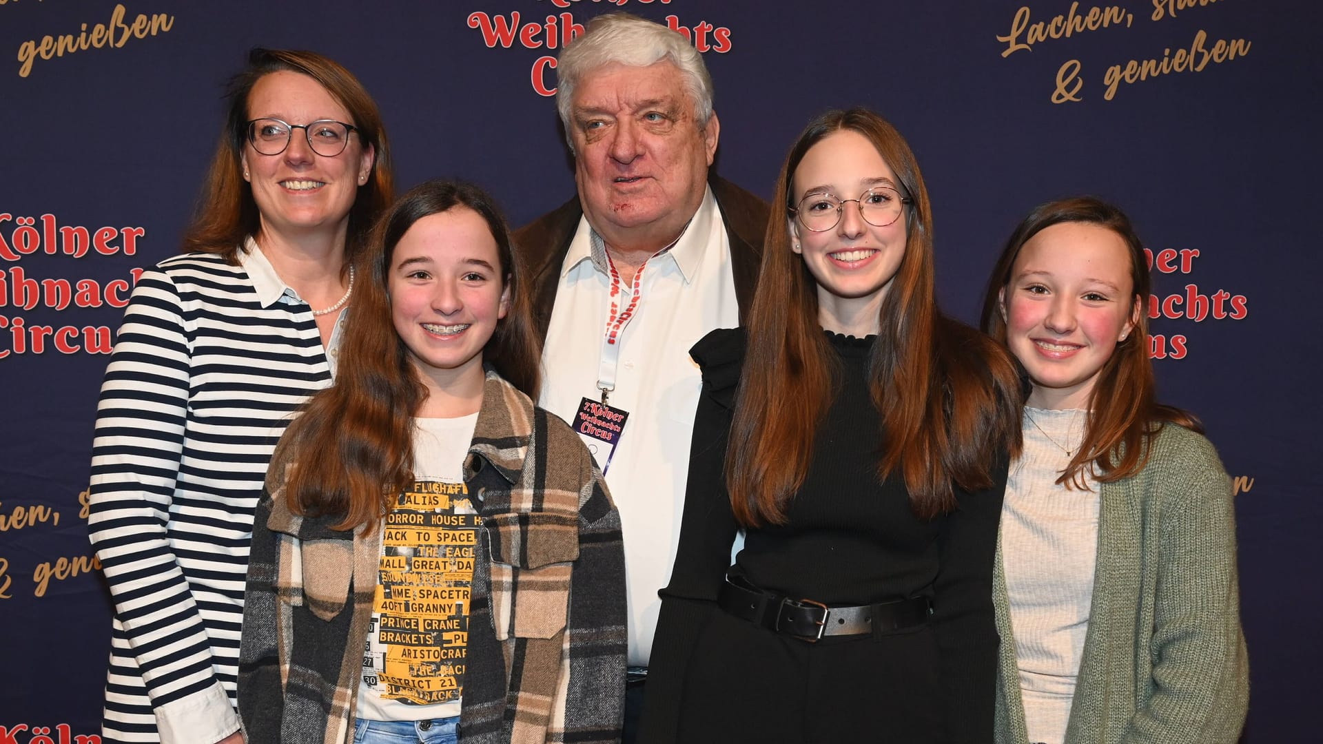 Hans Meiser mit seiner Tochter Anouk und den Enkelkindern Lena, Sophie und Zoe.