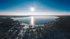 Luftaufnahme des Berliner Müggelsees im Winter
