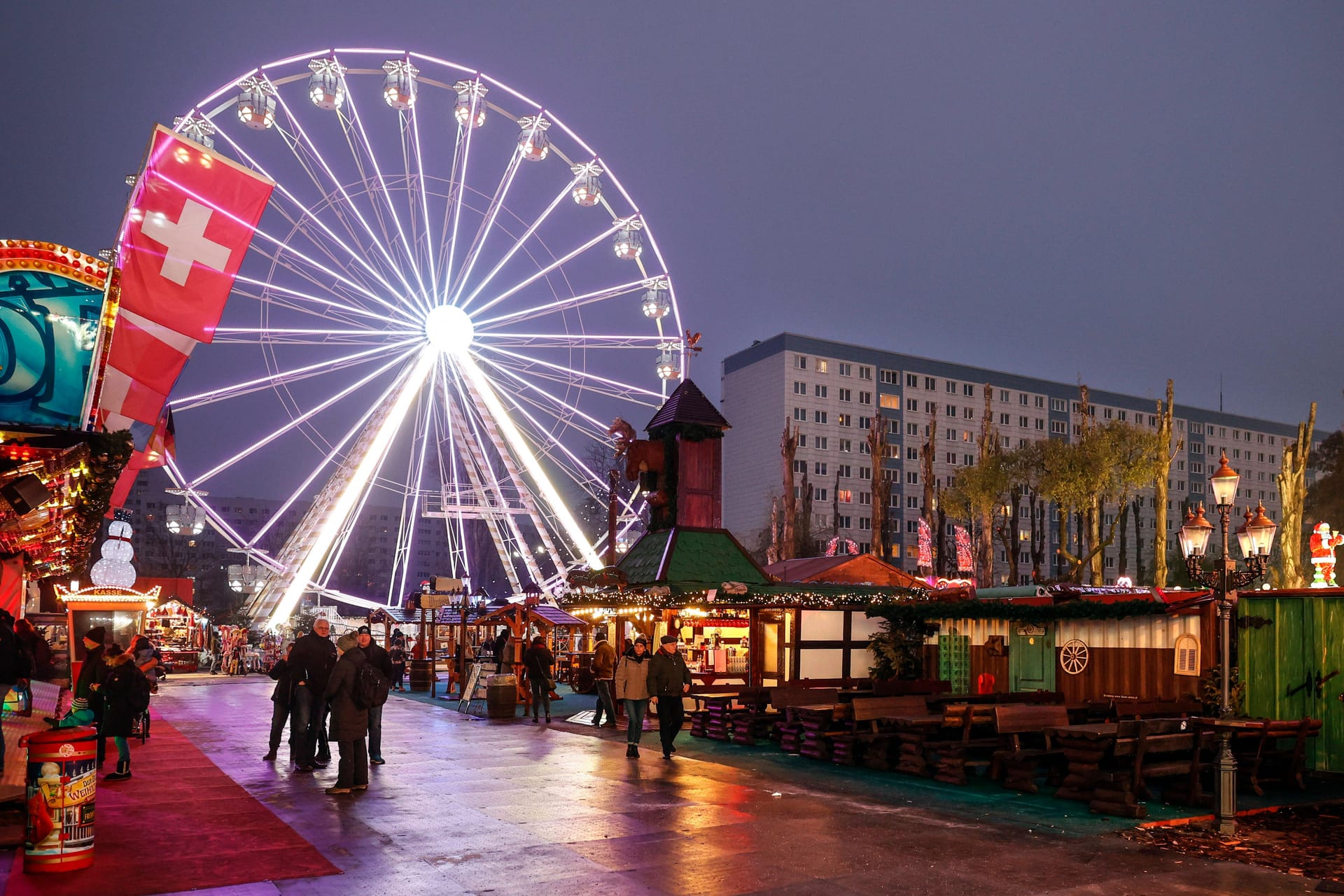 Riesenrad am "Winterzauber" (Archivbild): In Berlin beginnt der Weihnachtsmarkt bereits Anfang November.