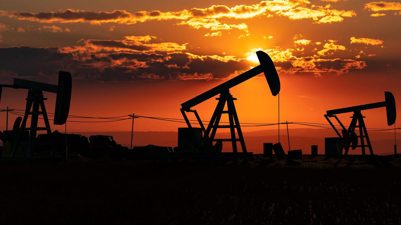 Ölpumpen im Südwesten der USA (Archivbild): Die Ölpreise steigen wegen der stabilen Zinsen wieder an.
