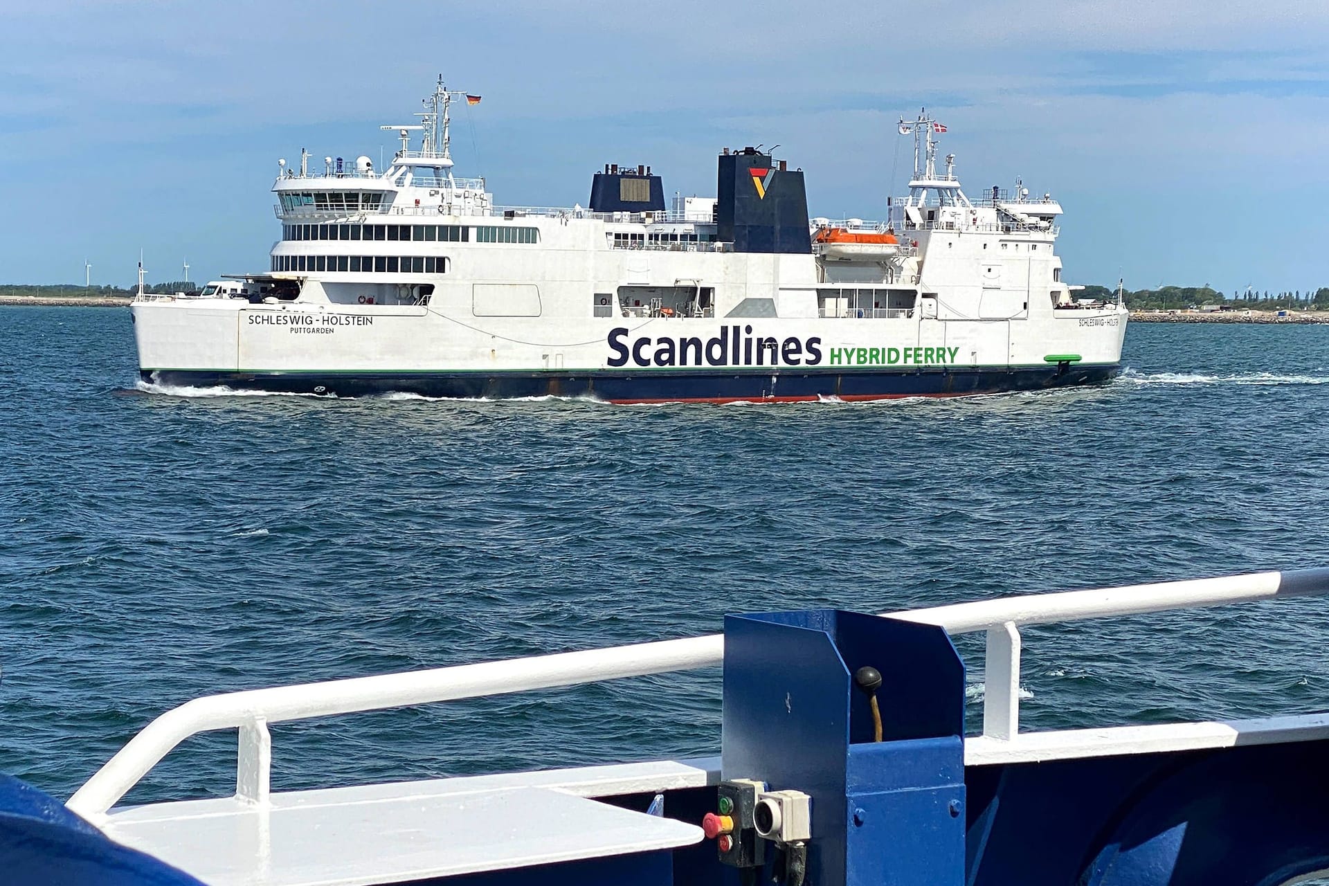 Autofähre zwischen Puttgarden und Rodbyhavn (Archivbild): Hierhin wollte der Mann, gelandet war er aber auf der falschen Insel.