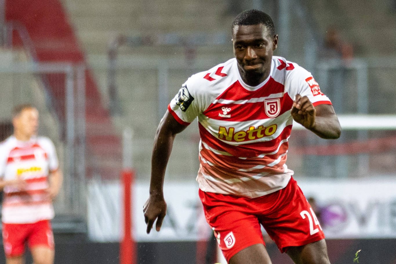 Agyemang Diawusie: Der Profi ist im Alter von 25 Jahren verstorben. Agyemang Diawusie: Der Profi ist im Alter von 25 Jahren verstorben.
