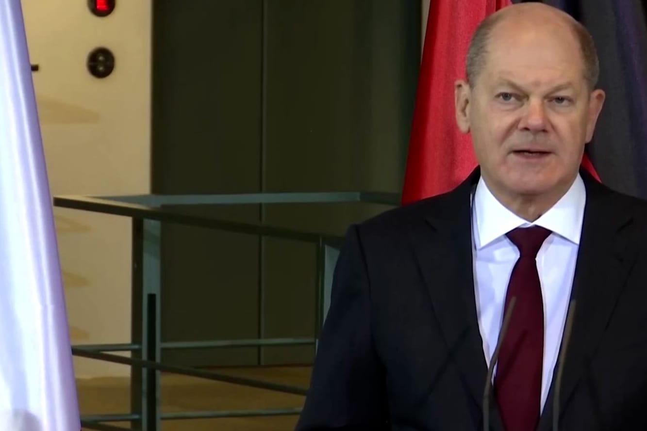 Olaf Scholz bei der Pressekonferenz mit der italienischen Ministerpräsidentin Giorgio Meloni