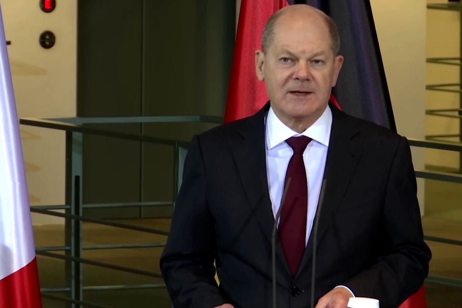 Olaf Scholz bei der Pressekonferenz mit der italienischen Ministerpräsidentin Giorgio Meloni