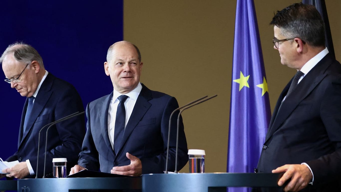 Niedersächsicher Ministerpräsident Stephan Weil, Bundeskazler Olaf Scholz und Hessens Ministerpräsident Boris Rhein: Bund und Länder sind sich einig, schneller zu planen, zu genehmigen und zu bauen.