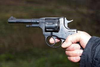 Pistole, Revolver, Symbolbild