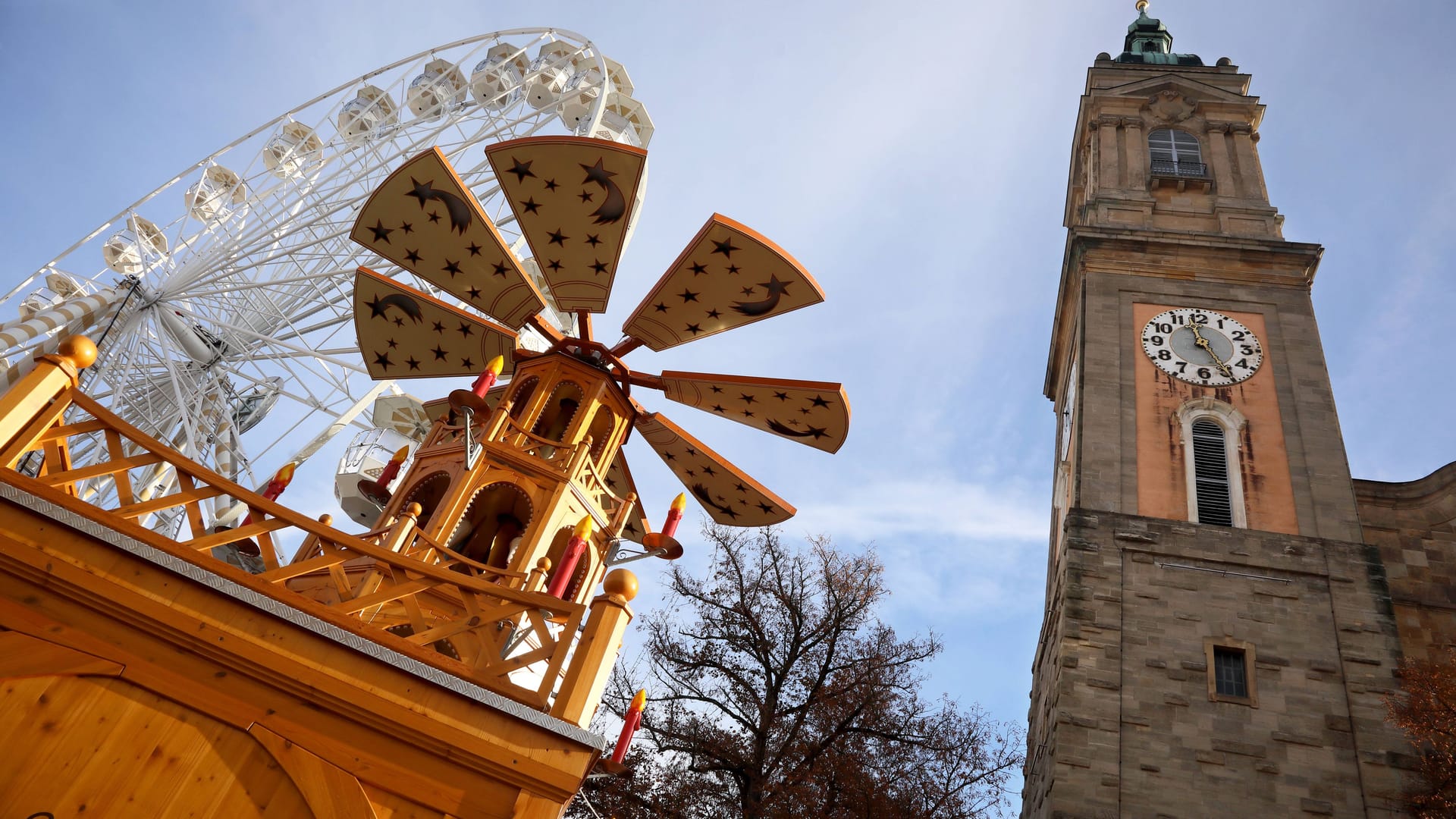 Weihnachtsmarkt in Eisenach: Zahlreiche Anbieter bieten unterschiedliches Kunsthandwerk und Leckerbissen an.