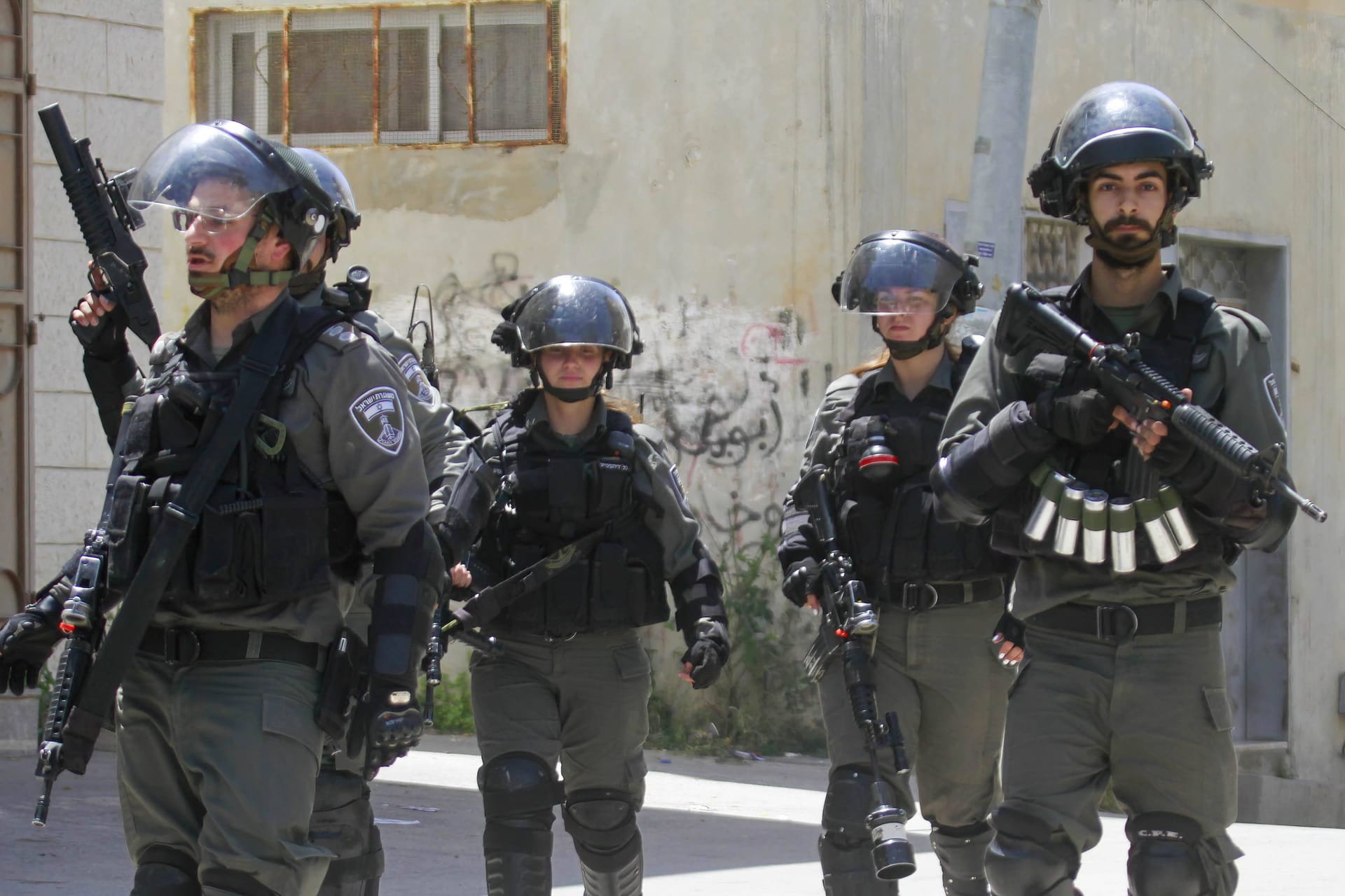 Israelische Soldaten in Gaza (Archivbild): Ein Kommando ist auf das Gelände des Al-Schifa-Krankenhauses eingedrungen.