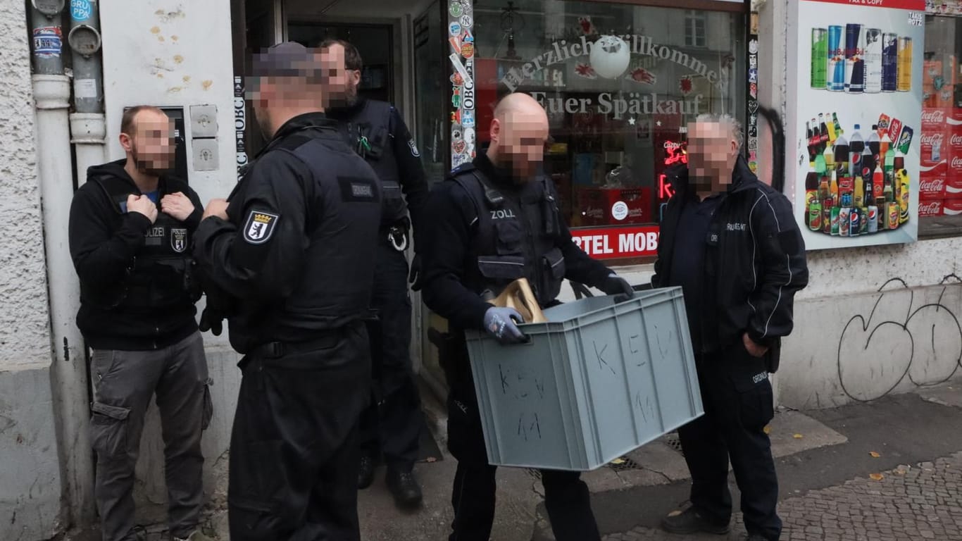 Berlin: Die Polizei ist am Freitagmorgen gegen eine mutmaßliche Diebesbande vorgegangen.
