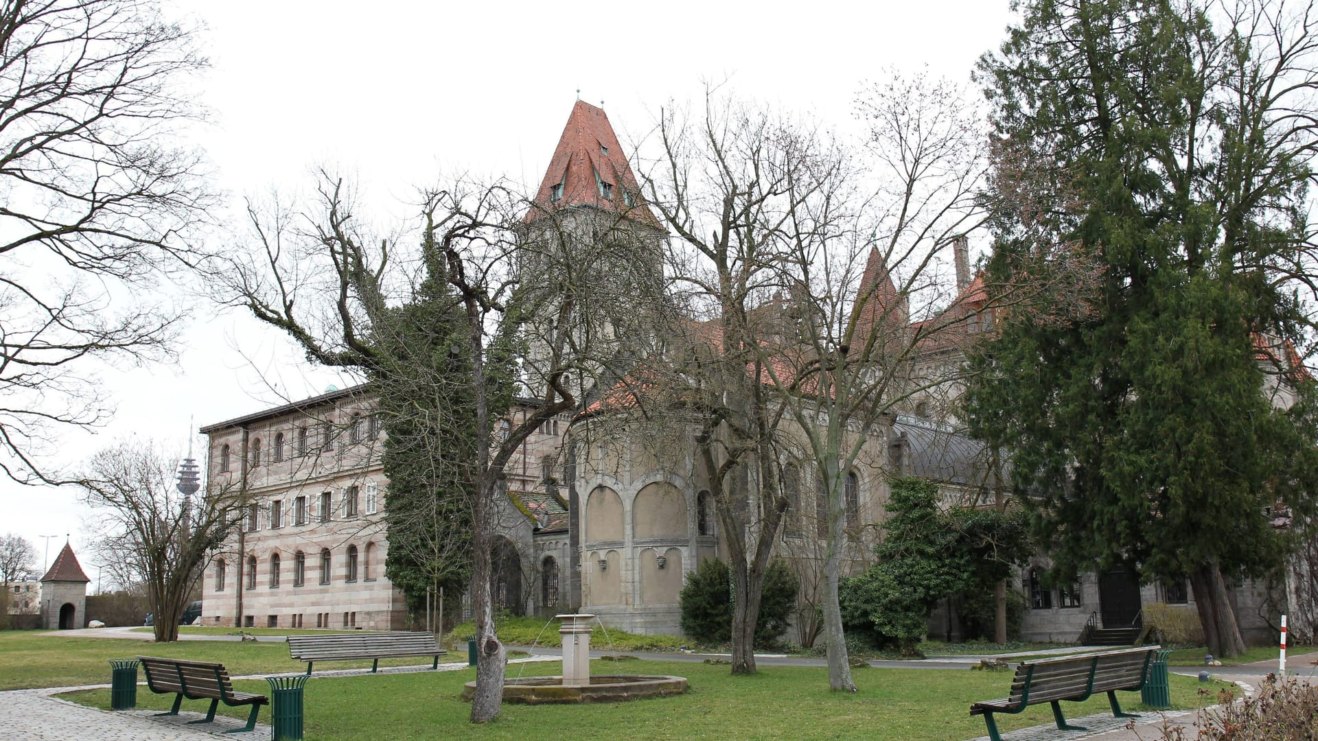 Das Schloss Faber Castell in Stein bei Nürnberg verwandelt sich mehrere Wochen in einen Lichterzoo.