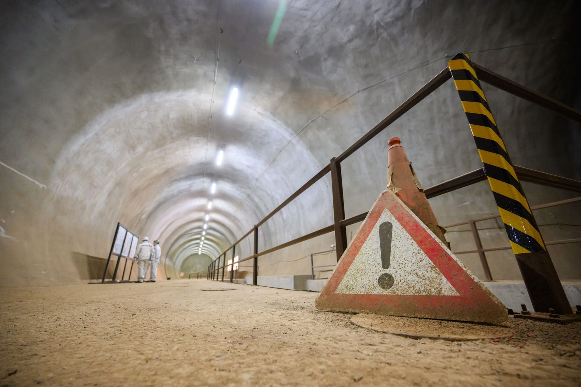 Der Schacht Konrad: Das ehemalige Eisenerzbergwerk ist das erste nach Atomrecht genehmigte Endlager für schwach- und mittelradioaktive Abfälle in Deutschland.