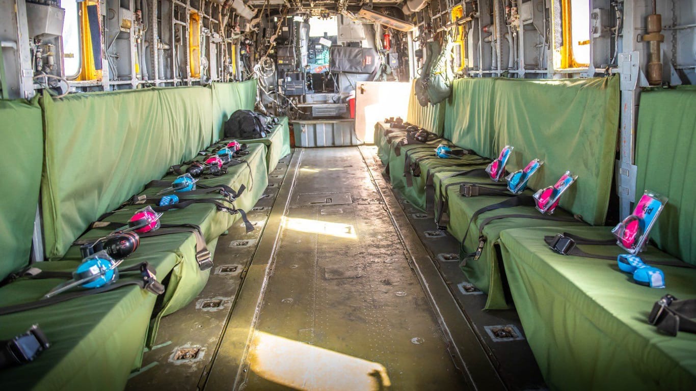 Der Innenraum eines Hubschraubers: Mit solchen sollen die freigelassenen Geiseln transportiert werden.