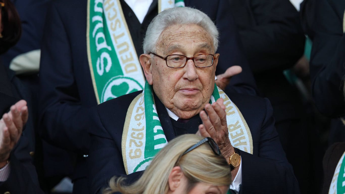 Henry Kissinger war bekennender Fan der SpVgg Greuther Fürth: Hat der 1. FC Nürnberg deshalb seinen Post wieder gelöscht?
